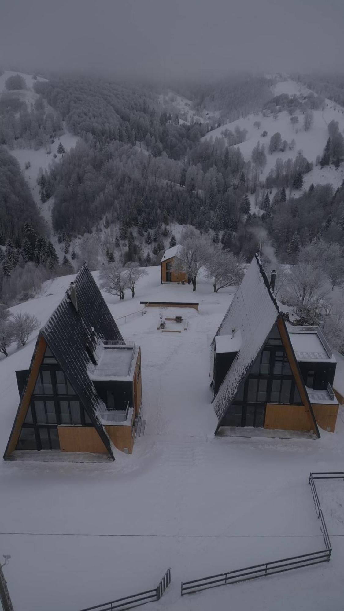 Amont Chalet Pestera  Luaran gambar