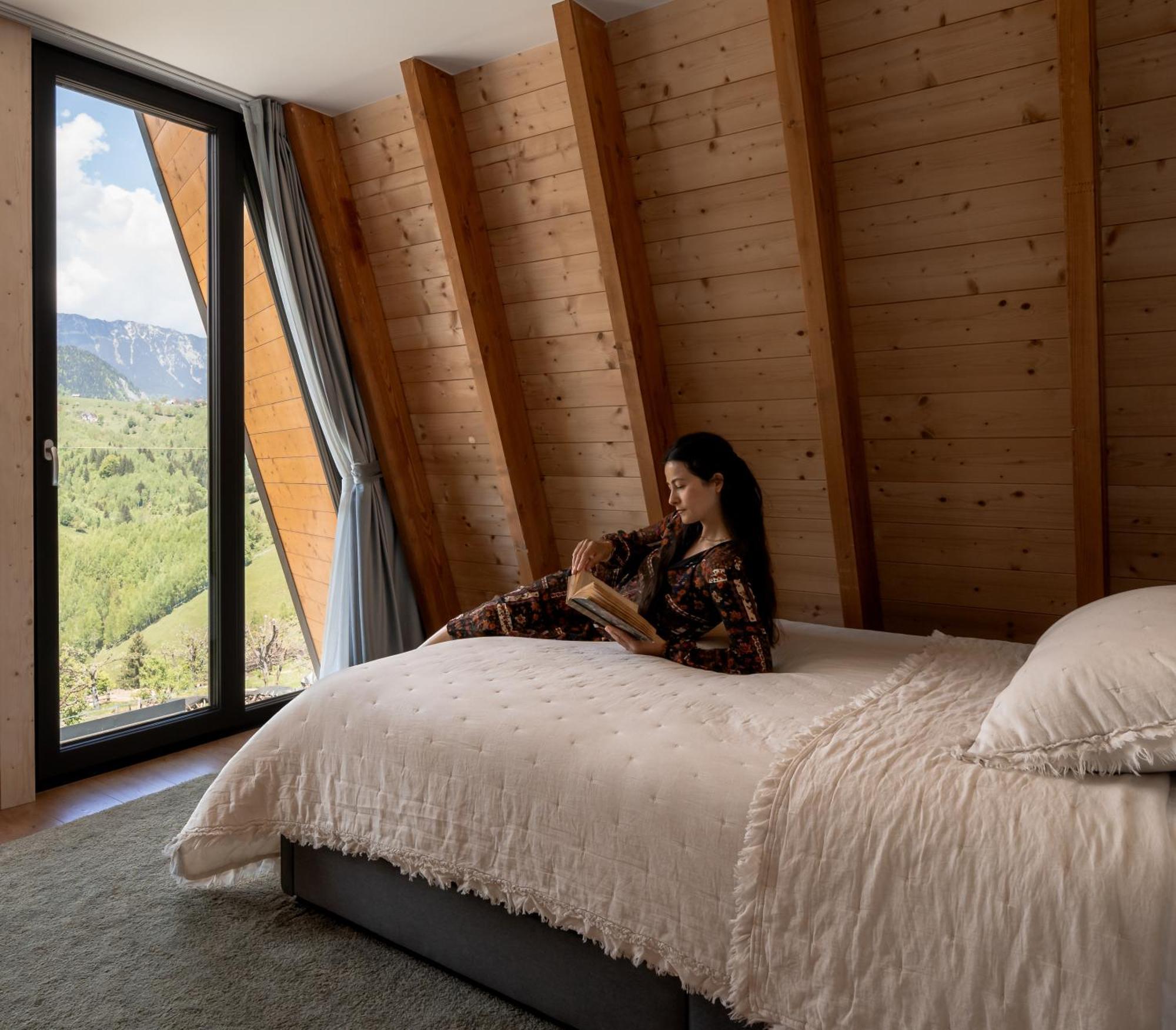 Amont Chalet Pestera  Luaran gambar